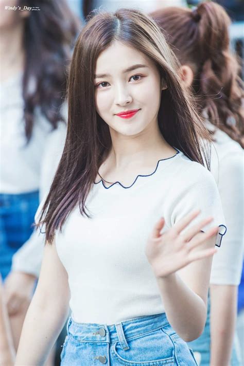 Nancy (Momoland) .